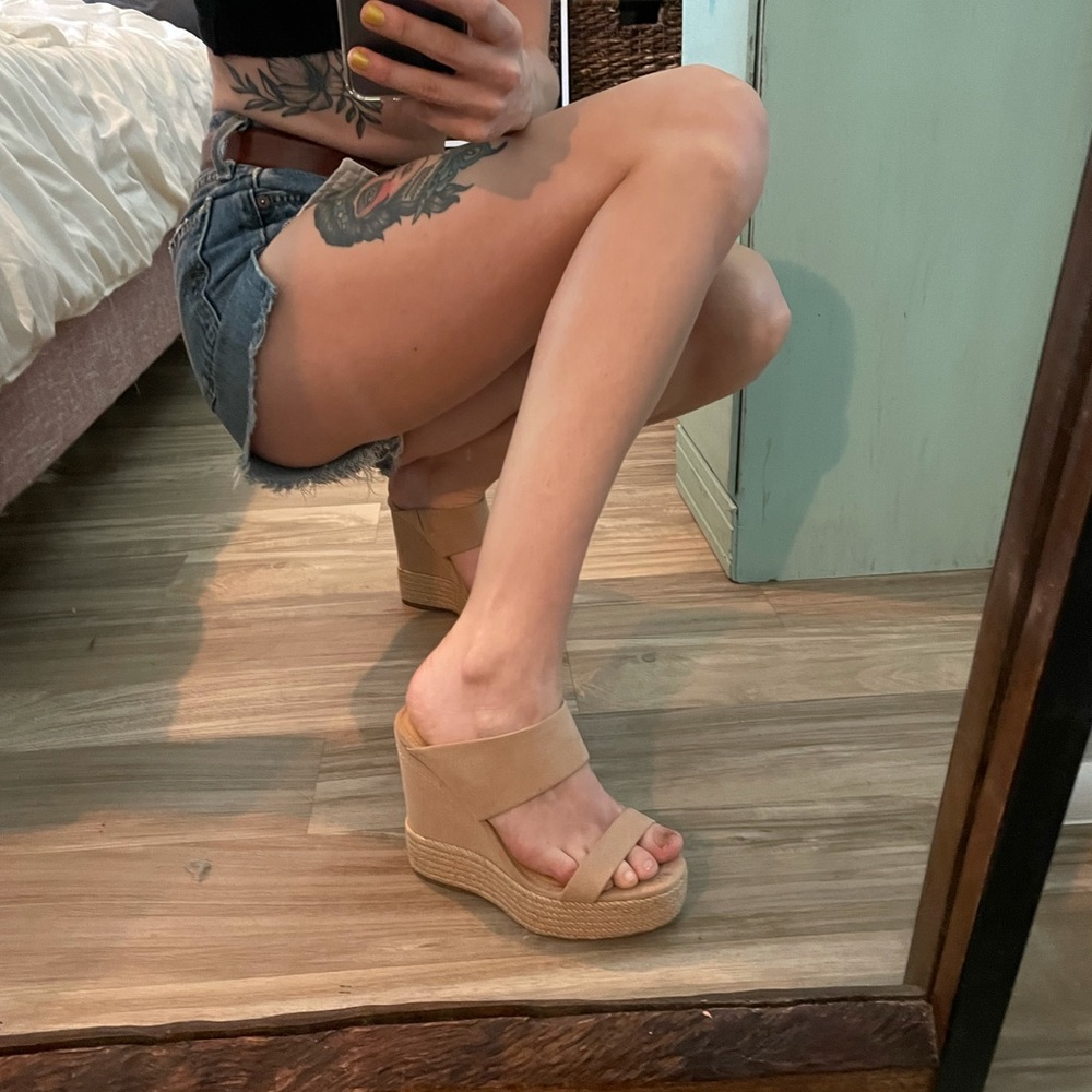Express wedge sandals